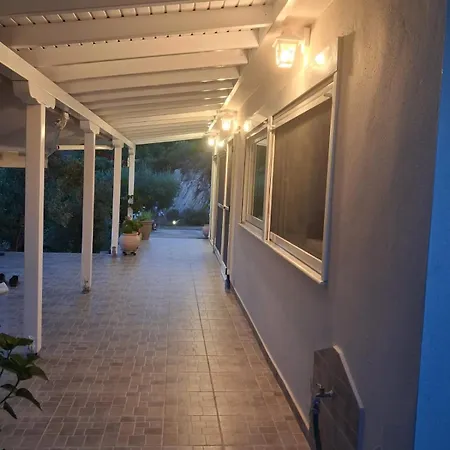 펜션 Balahouti Olive House,